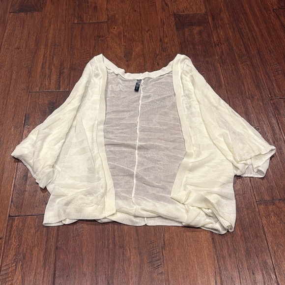 Medium DEBUT Cream / Tan Puff Sleeve Blouse - Picture 1 of 10